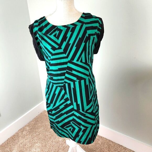 A BYER WOMEN'S SHIFT DRESS GREEN AND BLACK GEOMETRIC DESIGN SIZE MEDIUM - Picture 1 of 7